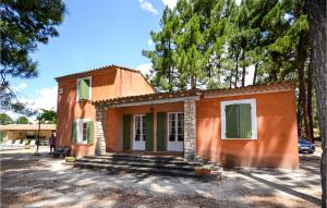 Stunning home in Roussillon with 3 Bedrooms, WiFi and Outdoor swimming pool