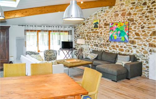 Stunning home in Roussines with 13 Bedrooms, WiFi and Private swimming pool