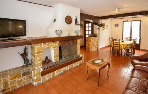Stunning home in Saint Cannat with 4 Bedrooms and WiFi
