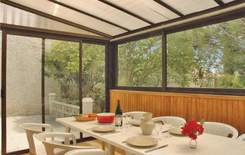 Stunning home in Saint Cannat with 4 Bedrooms and WiFi