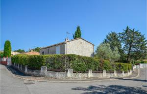 Stunning home in Saint Cannat with 4 Bedrooms and WiFi
