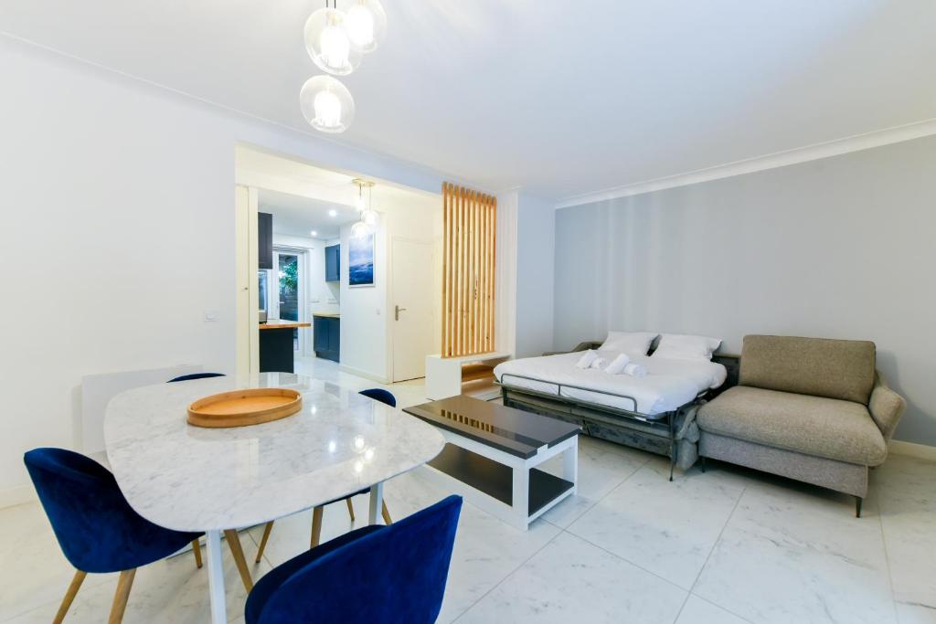 Stunning home in Saint Cyprien with WiFi and 4 Bedrooms 66750 Saint-Cyprien