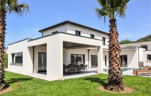 Stunning home in Saint-Genis-de-Comola with WiFi, 5 Bedrooms and Outdoor swimming pool