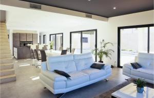 Stunning home in Saint-Genis-de-Comola with WiFi, 5 Bedrooms and Outdoor swimming pool