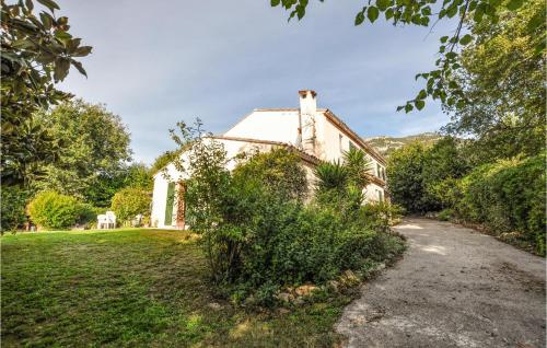 Stunning home in Saint-Jeannet with Outdoor swimming pool, WiFi and 5 Bedrooms