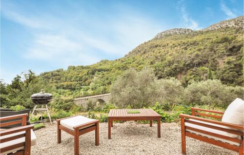 Stunning home in Saint-Jeannet with WiFi and 2 Bedrooms