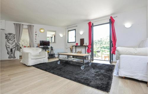 Stunning home in Saint-Jeannet with WiFi and 2 Bedrooms