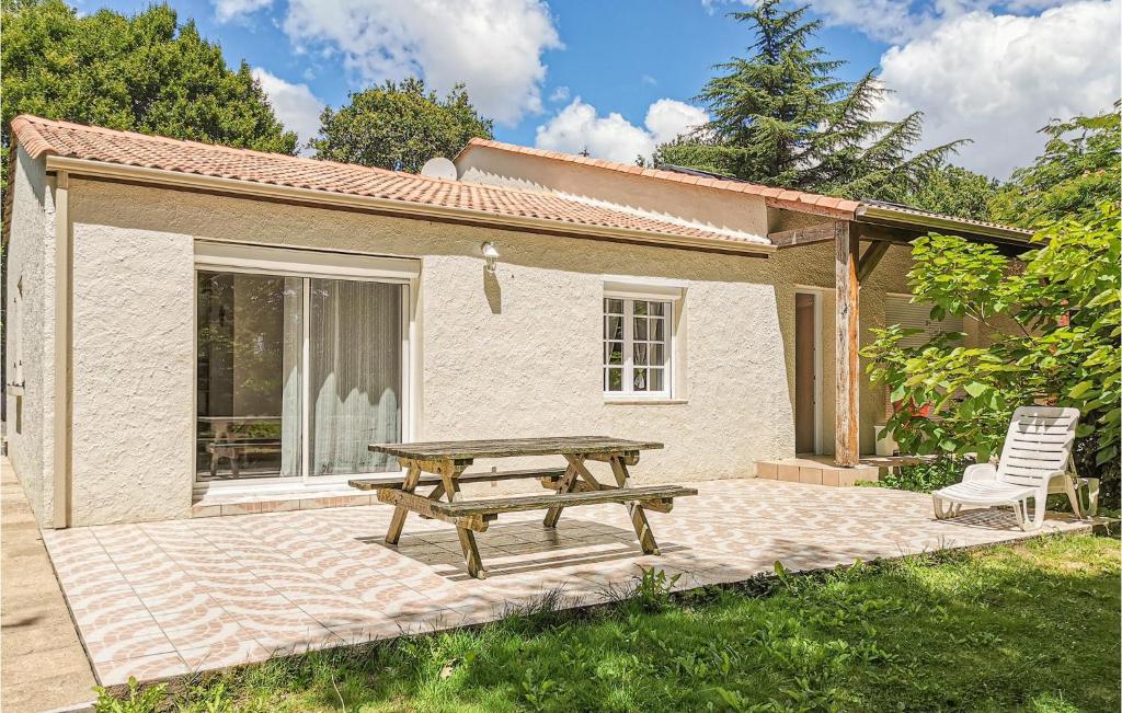 Maison de vacances Stunning home in Saint Julien des Lande with 1 Bedrooms  85150 Saint-Julien-des-Landes