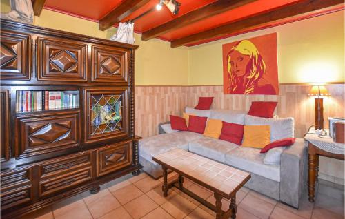 Stunning home in Saint-Julien-dIntres with 3 Bedrooms and WiFi