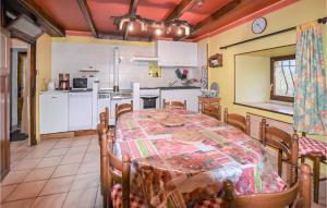 Stunning home in Saint-Julien-dIntres with 3 Bedrooms and WiFi