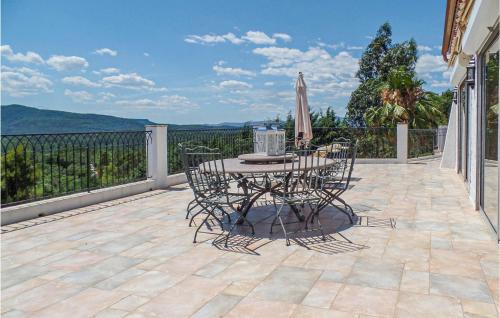 Stunning home in Saint-Paul-en-Fort with WiFi, Outdoor swimming pool and Swimming pool