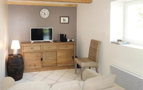 Stunning home in Saint Pierre de la Fag with 3 Bedrooms