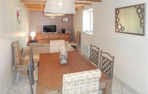 Stunning home in Saint Pierre de la Fag with 3 Bedrooms
