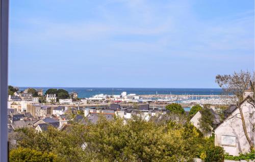 Stunning home in Saint Quay Portrieux with WiFi and 4 Bedrooms