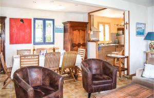 Stunning home in Saint Quay Portrieux with WiFi and 4 Bedrooms