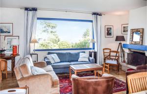 Stunning home in Saint Quay Portrieux with WiFi and 4 Bedrooms