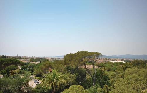 Stunning home in Saint Raphael with 5 Bedrooms, WiFi and Private swimming pool