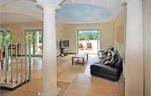 Stunning home in Saint Raphael with Jacuzzi, WiFi and Private swimming pool