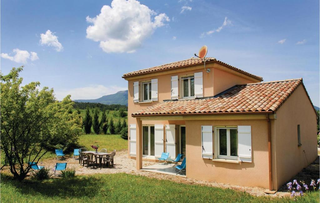 Maison de vacances Stunning home in Saint Roman with 4 Bedrooms and WiFi  26410 Saint-Roman