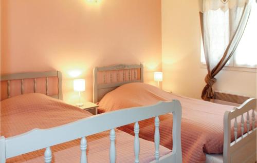 Stunning home in Saint Roman with 4 Bedrooms and WiFi