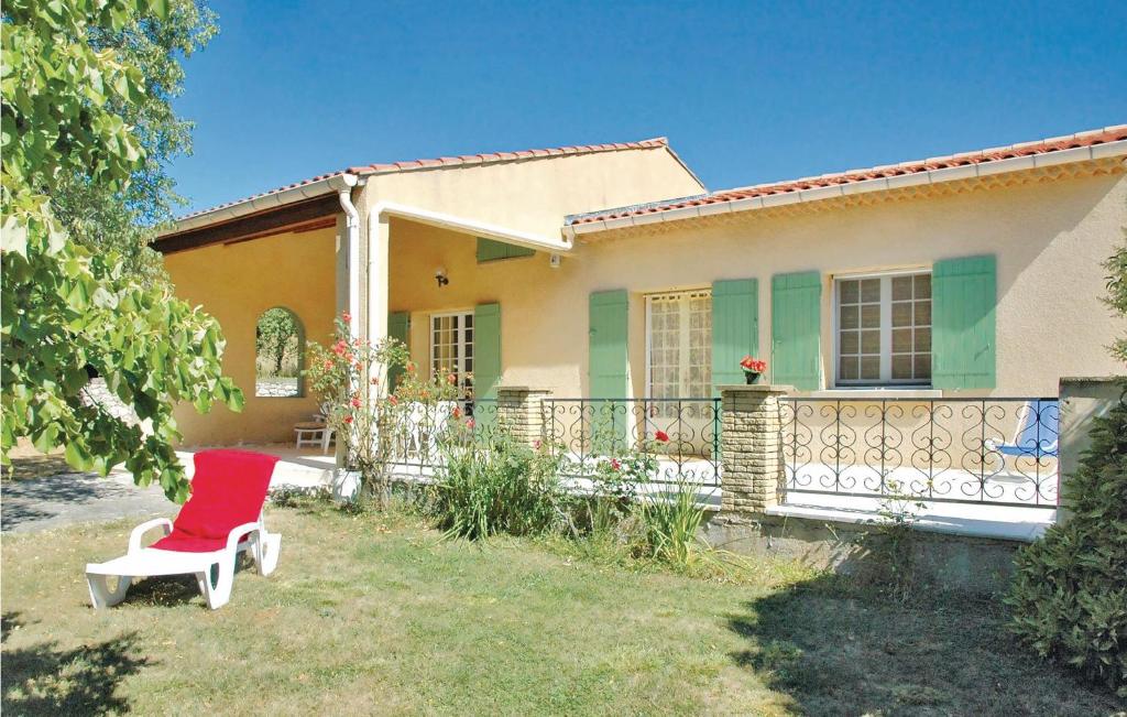 Maison de vacances Stunning home in Saint Trinit with 2 Bedrooms  84390 Sault