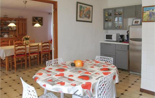 Stunning home in Saint Trinit with 2 Bedrooms