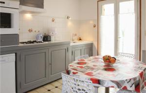 Stunning home in Saint Trinit with 2 Bedrooms
