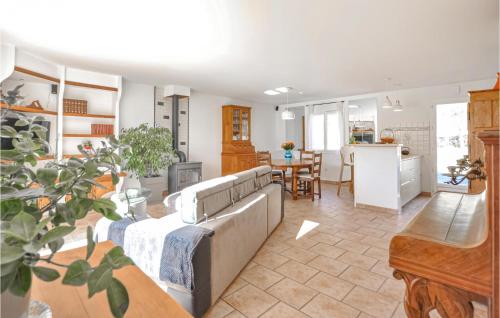 Stunning home in Salernes with WiFi, 3 Bedrooms and Outdoor swimming pool