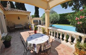 Stunning home in Salon de Provence with 3 Bedrooms, Private swimming pool and Outdoor swimming pool