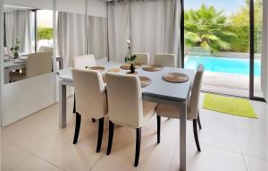 Stunning home in Sanary sur mer with Outdoor swimming pool, 3 Bedrooms and WiFi