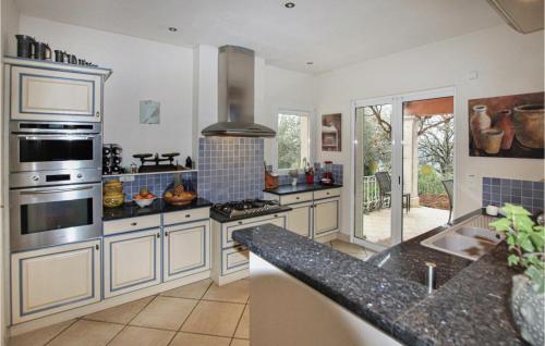 Stunning home in Savasse with 3 Bedrooms, WiFi and Private swimming pool