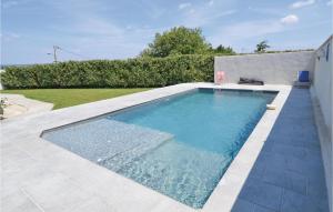 Stunning home in Sernhac with WiFi, Private swimming pool and Outdoor swimming pool