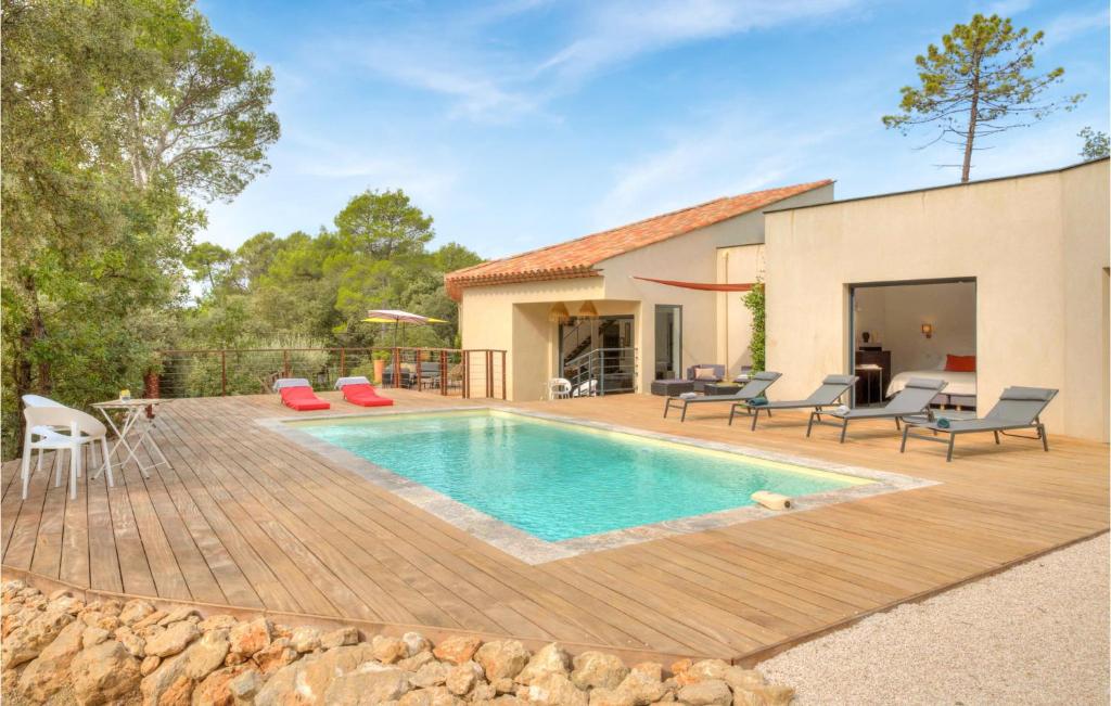 Stunning home in Sillans La Cascade with WiFi, Swimming pool and 4 Bedrooms , 83690 Sillans-la-Cascade