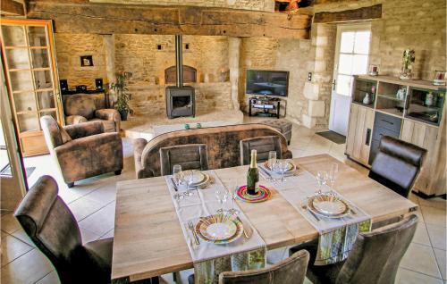 Stunning home in St Amand de Coly with 2 Bedrooms, Private swimming pool and Outdoor swimming pool