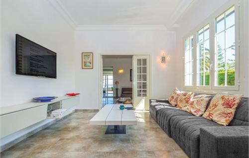 Stunning home in St Florent with 5 Bedrooms, WiFi and Outdoor swimming pool