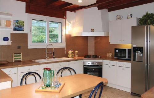 Stunning home in St Fortunat s-Eyrieux with 5 Bedrooms, WiFi and Outdoor swimming pool