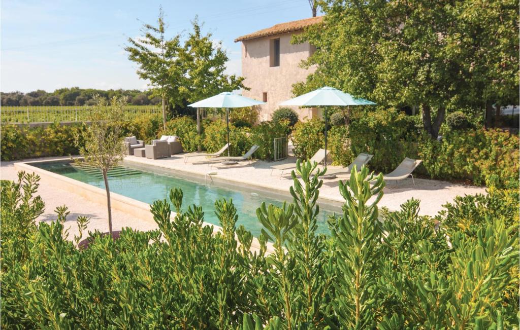 Maison de vacances Stunning home in St, Gilles with 4 Bedrooms, WiFi and Private swimming pool  30800 Beauvoisin