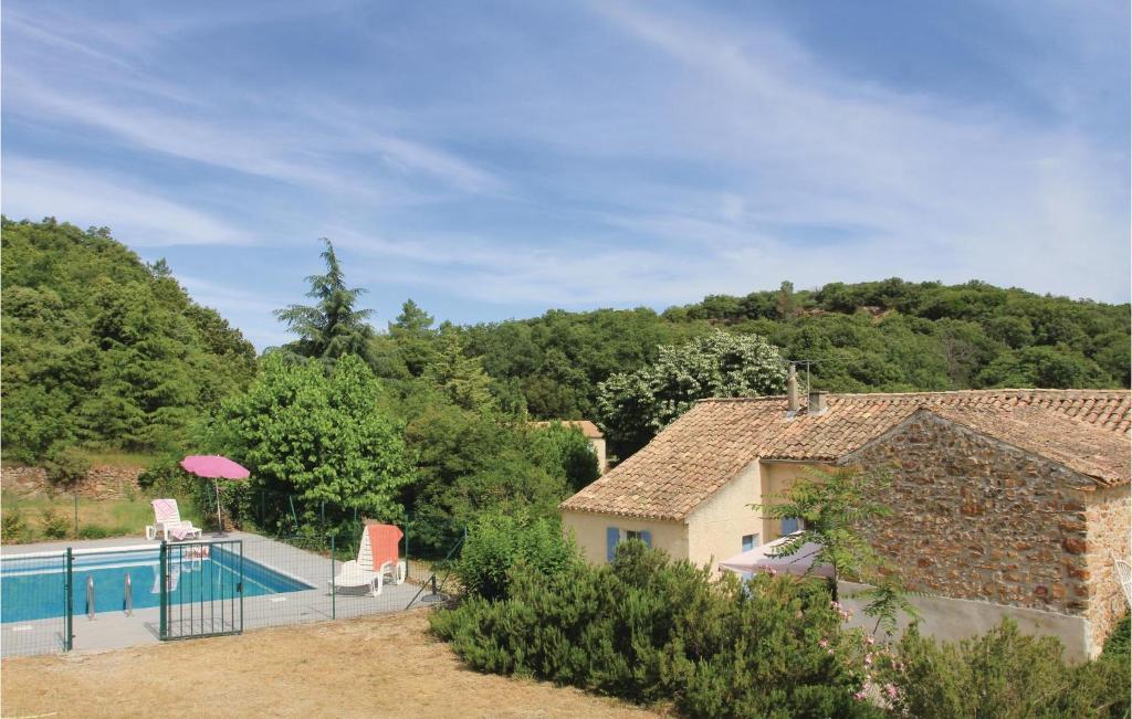 Stunning home in St, Julien de Peyrolas with 3 Bedrooms, WiFi and Private swimming pool , 30760 Aiguèze