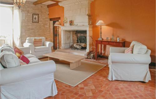 Stunning home in St Maixent de Beugn with 5 Bedrooms, WiFi and Outdoor swimming pool