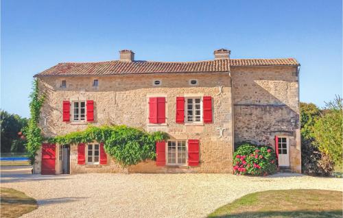 Stunning home in St Maixent de Beugn with 5 Bedrooms, WiFi and Outdoor swimming pool