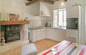 Stunning home in St Maixent de Beugn with 5 Bedrooms, WiFi and Outdoor swimming pool