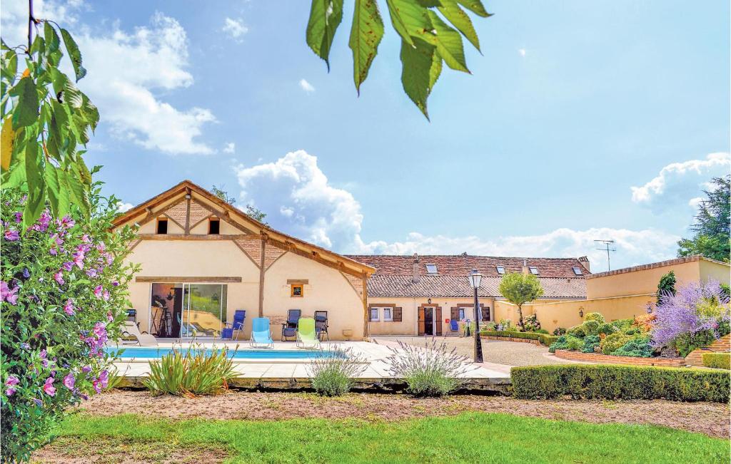 Maison de vacances Stunning home in St Pierre dEyraud with 4 Bedrooms, Private swimming pool and Outdoor swimming pool  24130 La Force