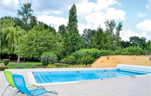 Stunning home in St Pierre dEyraud with 4 Bedrooms, Private swimming pool and Outdoor swimming pool