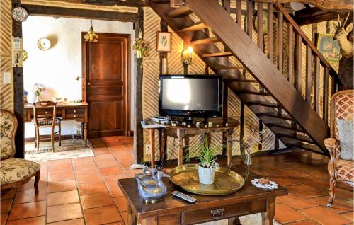 Stunning home in St Pierre dEyraud with 4 Bedrooms, Private swimming pool and Outdoor swimming pool