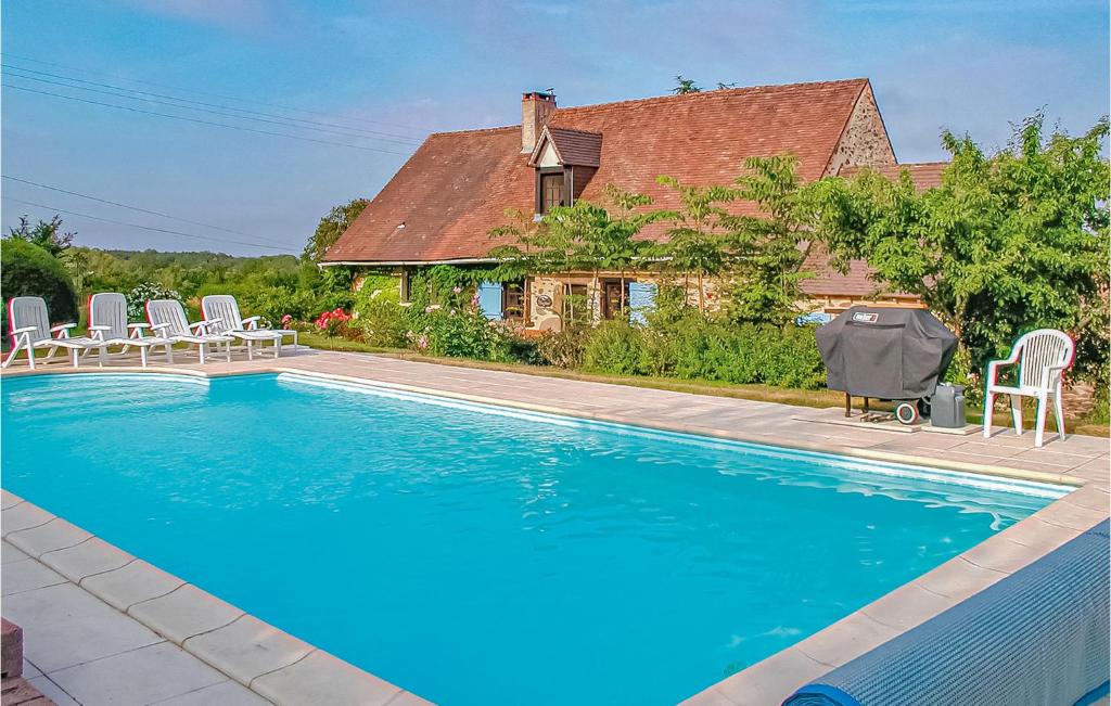 Maison de vacances Stunning home in St, Priest La Fougeres with 3 Bedrooms, Private swimming pool and Outdoor swimming pool  24450 La Coquille