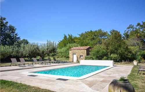 Stunning home in St Quentin La Poterie with 5 Bedrooms, Private swimming pool and Outdoor swimming pool