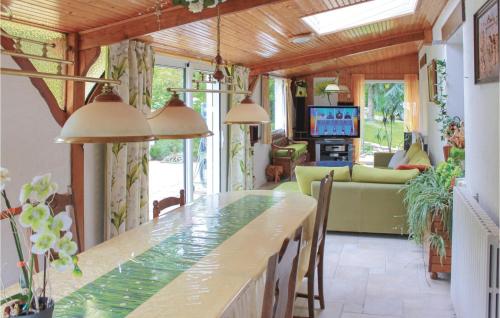 Stunning home in St Tugdual with 3 Bedrooms, Private swimming pool and Swimming pool
