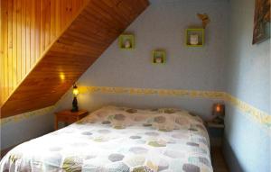Stunning home in St Tugdual with 3 Bedrooms, Private swimming pool and Swimming pool