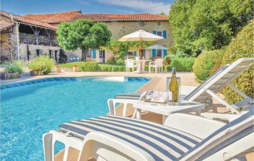 Stunning home in Suaux with WiFi, Private swimming pool and Outdoor swimming pool