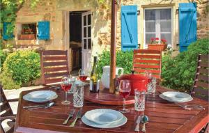 Maison de vacances Stunning home in Suaux with WiFi, Private swimming pool and Outdoor swimming pool  16260 Chichiat -1